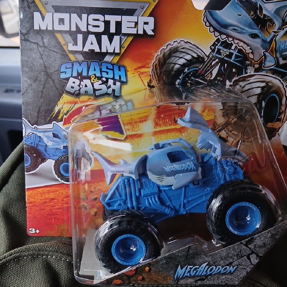 Megalodon Blue Monster Jam Truck Smash & Bash